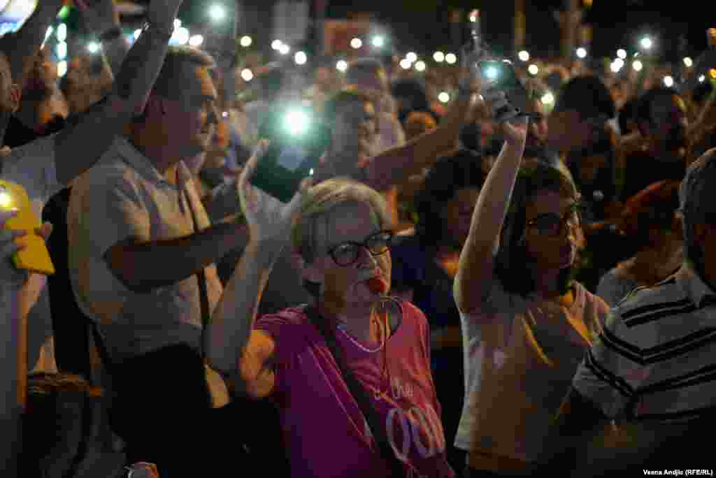 Nova sezona rijalitija na Pinku, pod drugim imenom, počela je 2. septembra, iako je vlasnik televizije Željko Mitrović polovinom maja objavio da, na preporuku predsednika države, ukida rijaliti.
