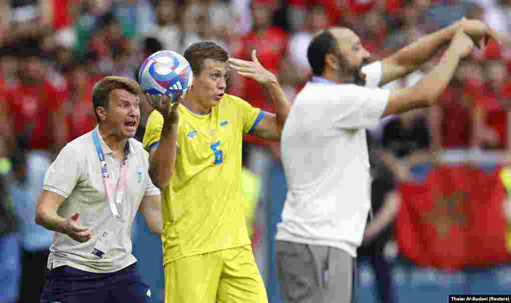 Футбольні емоції за секунду до вкидання м'яча