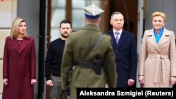 Президенти України та Польщі з дружинами. Варшава, Польща. 5 квітня 2023 року