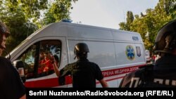 Поліція і медики біля Шевченківського райсуду Києва, 5 липня 2023 року