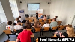 Валерія Корабльова на одній із зустрічей зі студентами з усього світу в Празі