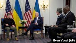 У контексті цієї зустрічі Зеленський заявив, що «для ефективного захисту від щоденного російського терору Україна має отримати можливості завдавати ударів по військових цілях на території Росії»