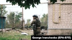 Український поліцейський під час евакуації із Вовчанська, 13 травня 2024 року