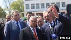 Milorad Dodik, Viktor Orban i Aleksandar Vučić (sleva nadesno) na prikazu sposobnosti Vojske Srbije u Batajnici kod Beograda, 22. april 2023.