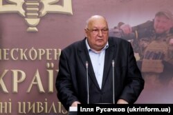 Директор Інституту української мови Павло Гриценко під час презентації фотолітопису «Нескорена Україна у війні цивілізацій». Київ, 17 квітня 2024 року