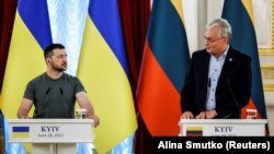 Президент України Володимир Зеленський (ліворуч) і президент Литви Гітанас Науседа. Київ, 28 червня 2023 року