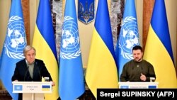 Президент України Володимир Зеленський (праворуч) і генеральний секретар ООН Антоніу Ґутерріш, 8 березня 2023 року
