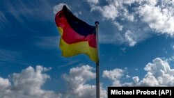 В уряді уточнили, що рішення про відправку німецьких військ в Україну має ухвалювати Бундестаг, тобто німецький парламент