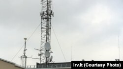 Навчання розпочалися з перевірки системи оповіщення – у містах спрацювала система повітряної тривоги, а на мобільні телефони приходили короткі повідомлення про навчання