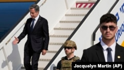 Державний секретар Ентоні Блінкен прибуває в аеропорт у Тель-Авіві, Ізраїль, 12 жовтня 2023 року