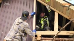 Як іноземні волонтери допомагають відбудовувати Україну
 Як іноземні волонтери допомагають відбудовувати Україну