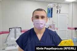 Олександр: "Мотивують результати: коли людина приїздить на інвалідному візку – а потім виходить на своїх двох ногах"