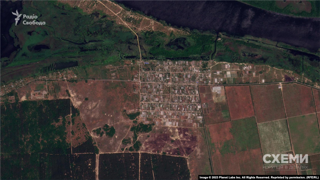 Село Корсунка розташоване на південний-захід від Нової Каховки. Його території майже повністю затоплені. 6 червня / 5 червня