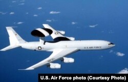 Американский самолет дальнего радиолокационного обнаружения и управления Boeing E-3 Sentry