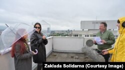 Mlada glumica Severina sa pjevačicom Severinom tokom snimanja kampanje za "Fond Desa i Jerko Baković"