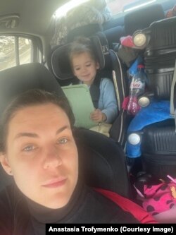 Донька Мирослави на КПП Верхній Ларс на російсько-грузинському кордоні, кінець березня 2022 року