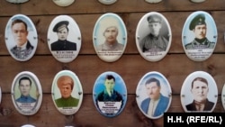 Доска с именами репрессированных под Смоленкой