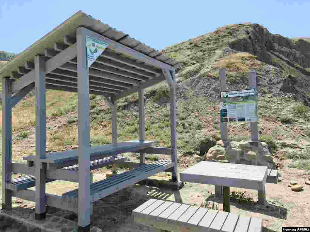 Первый оборудованный пункт отдыха на «Большой Крымской тропе» у мыса Меганом