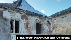 Пошкоджений унаслідок обстрілів будинок у Білозерці, Херсонська область, Україна, 24 лютого 2023 року, фото ілюстративне
