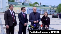 «Всі ці речі та зусилля потребували часу, щоб об’єднатися та знайти двопартійне рішення», – Том Кейн