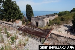 Nedostatak investicija na ostrvu Sazan.