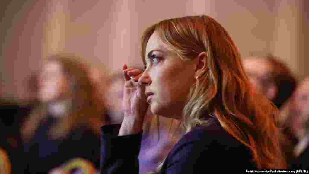 Наталія Седлецька, керівниця програми розслідувань «Схеми» (Радіо Свобода) під час перегляду фільму про загиблу колегу Віру Гирич, Київ, 29 квітня 2023 року