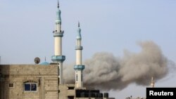 Дим після ізраїльського удару в Рафаху, на півдні Сектору Гази, 27 березня 2024 року