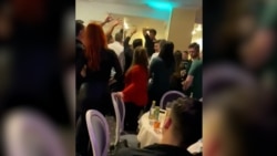 Duel între tineretul liberal și cel social-democrat. Nu în proiecte, ci în petreceri de pomină Duel între tineretul liberal și cel social-democrat. Nu în proiecte, ci în petreceri de pomină