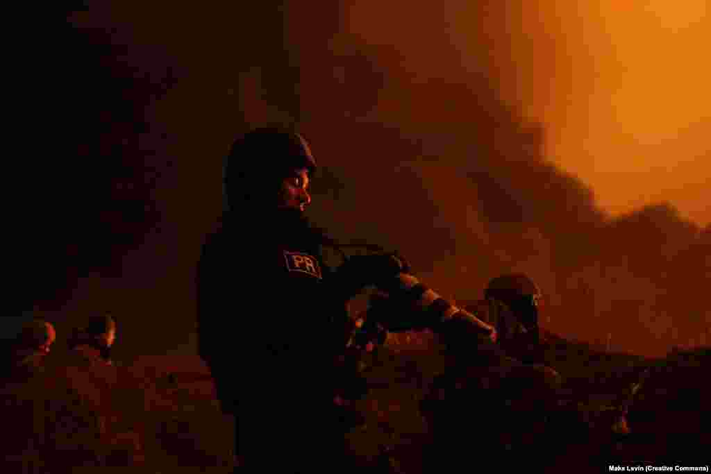 Кореспондент Української редакції Радіо Свобода Мар'ян Кушнір під час роботи у Київській області у перший тиждень повномасштабного вторгнення Росії в Україну в 2022 році. Радіо Свобода інтенсивно висвітлює війну в Україні, зокрема і повномасштабне вторгнення, з самого її початку в 2014 році.Сьогодні РВЄ/РС – провідна міжнародна медіаорганізація, яка мовить у країнах, де «вільна преса або заборонена авторитарними урядами, або ще не до кінця сформована»