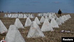 Однією з причин втрати Авдіївки експерти називають відсутність ефективних фортифікацій, проте військові екперти нагадують і про Бахмут