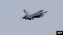 «Ми ще дуже далекі від того, щоб ці літаки потенційно стали бойовими в українських Повітряних силах. За моїми оцінками, підготовка займе щонайменше шість місяців», – Поульсен