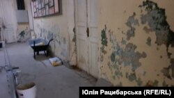 На гроші донорів у будівлі перекрили дірявий дах, замінили електропроводку, аби можна було користуватися плитами й обігрівачами