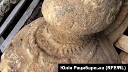 Індивідуальні риси й прикраси. Жіноча половецька скульптура