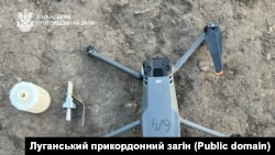 За словами Олександра Тарнавського , 8 лютого противник зробив шість скидів із БПЛА боєприпасів із хлорпікрином. На фото - газова граната К-51