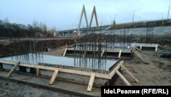 Возведение фундамента будущего предприятия ведётся полным ходом с начала октября.