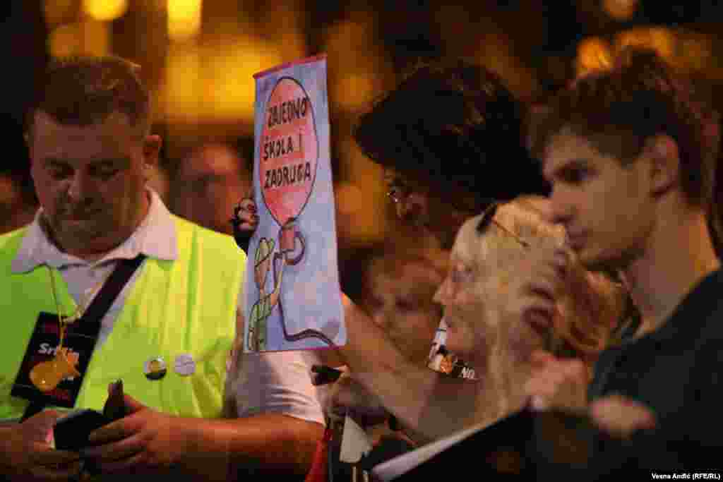 U fokusu protesta bilo je medijsko izveštavanje i stanje u prosveti uoči početka nove školske godine.  