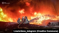 Фіксується незначне збільшення концентрації хлору в повітрі в мікрорайоні Тернополя «Новий Світ». На фото - ліквідація пожежі на одному з промислових об’єктів у Тернополі.