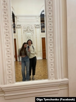 Ольга і Валерія вже побували у філармонії й театрі