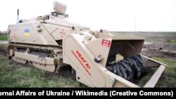 За даними ДСНС, України потенційно небезпечними через замінування є третина від загальної площі України