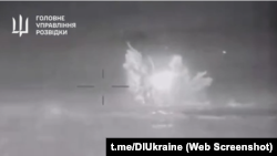 Скріншот із відео атаки по кораблю Чорноморського флоту РФ «Сергій Котов», опублікованого ГУР України