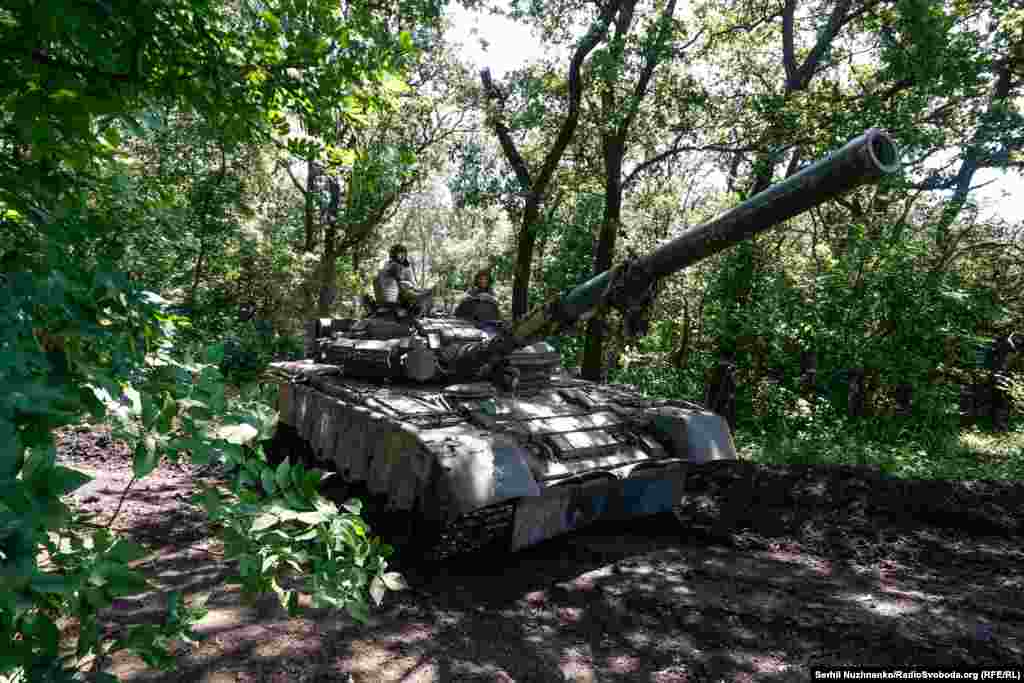 І швидко висувається в заданий квадрат для роботи