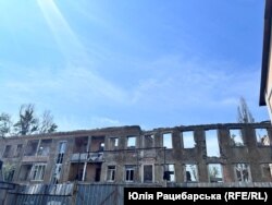 Психіатрична лікарня Дніпра, пошкоджена ракетою 26 травня 2023 року. Світлина зроблена у травні 2024 року