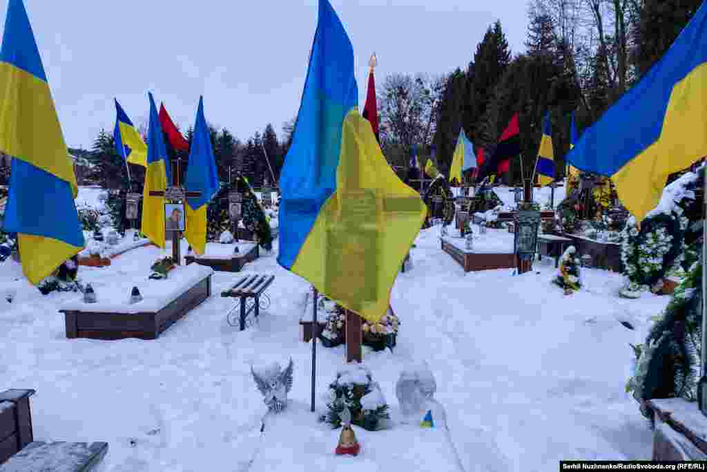 Марсове поле на Личаківському військовому цвинтарі – де від початку повномасштабної війни Росії проти України ховають загиблих воїнів. Львів, лютий 2023 року 