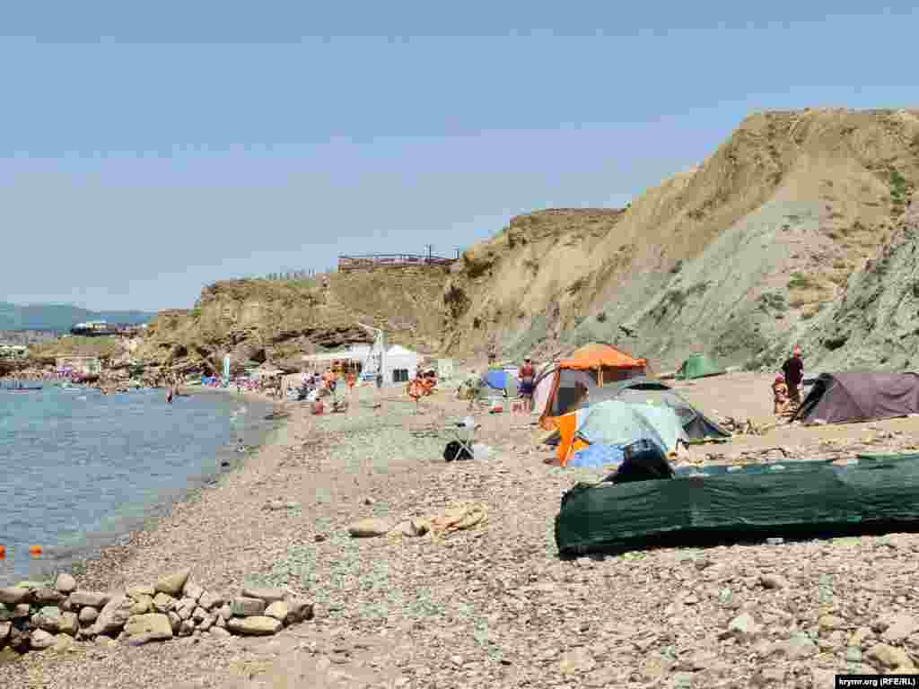 Дикая часть пляжа «Меганом», прифронтовой Крым