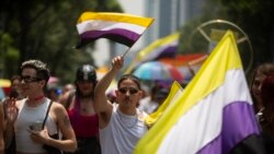 'Nebinarnost je moje prirodno stanje' 'Nebinarnost je moje prirodno stanje'