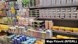Građani Severne Mitrovice navode da su “mimo svoje volje” morali da promene navike i počnu da kupuju proizvode iz drugih zemalja, umesto onih iz Srbije. 28. juli 2023.