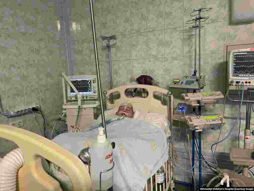 Семен став першою дитиною-жертвою повномасштабного російського вторгнення. Його привезли до «Охматдиту» 25 лютого 2022 року. Відомо, що п'ятирічний хлопчик отримав важке поранення в шию під час стрілянини. Його батька і сестру російські солдати застрелили. Через п'ять днів після того, як Семена доставили до лікарні, хлопчик помер у реанімації