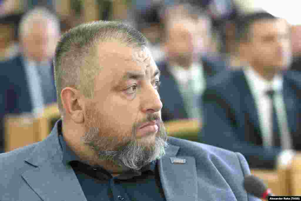 Михаил Филипоненко, 1975–2023 Уроженец Луганской области, Филипоненко работал шахтером и бизнесменом, прежде чем присоединиться к пророссийским сепаратистам в 2014 году. Он также стал депутатом "Народного совета ЛНР" и был убит в ноябре 2023 года в результате взрыва заложенной в его машине бомбы. Ответственность за убийство взяло на себя Главное управление разведки Украины. Как и в случае с Олегом Поповым, на днях власти самопровозглашенной республики заявили, что нашли исполнителей убийства.