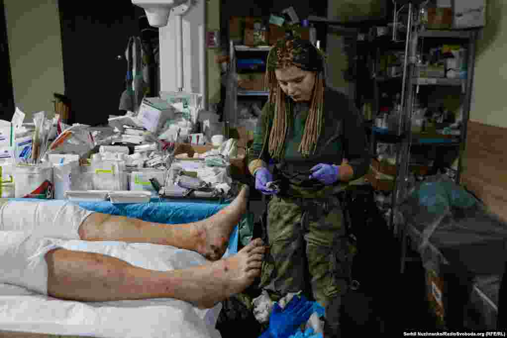 Військова медикиня, волонтерка, 29-річна Яна «Яра» Рихліцька з Вінниці працювала на передовій у Бахмуті, надаючи допомогу українським бійцям. 3 березня 2023 року вона загинула внаслідок російського обстрілу