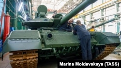 За даними більшості розвідок, за перші два роки війни Росія втратила близько 3000 танків і 5000 іншої бронетехніки